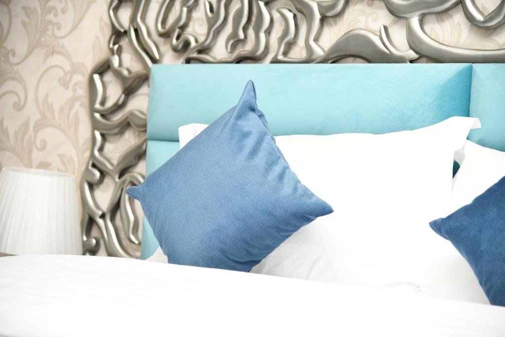 Кровать или кровати в номере Diva Hotel Suites
