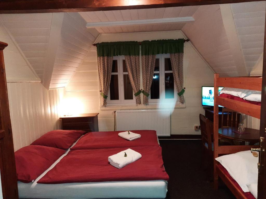 Postel nebo postele na pokoji v ubytování Hotel Diana