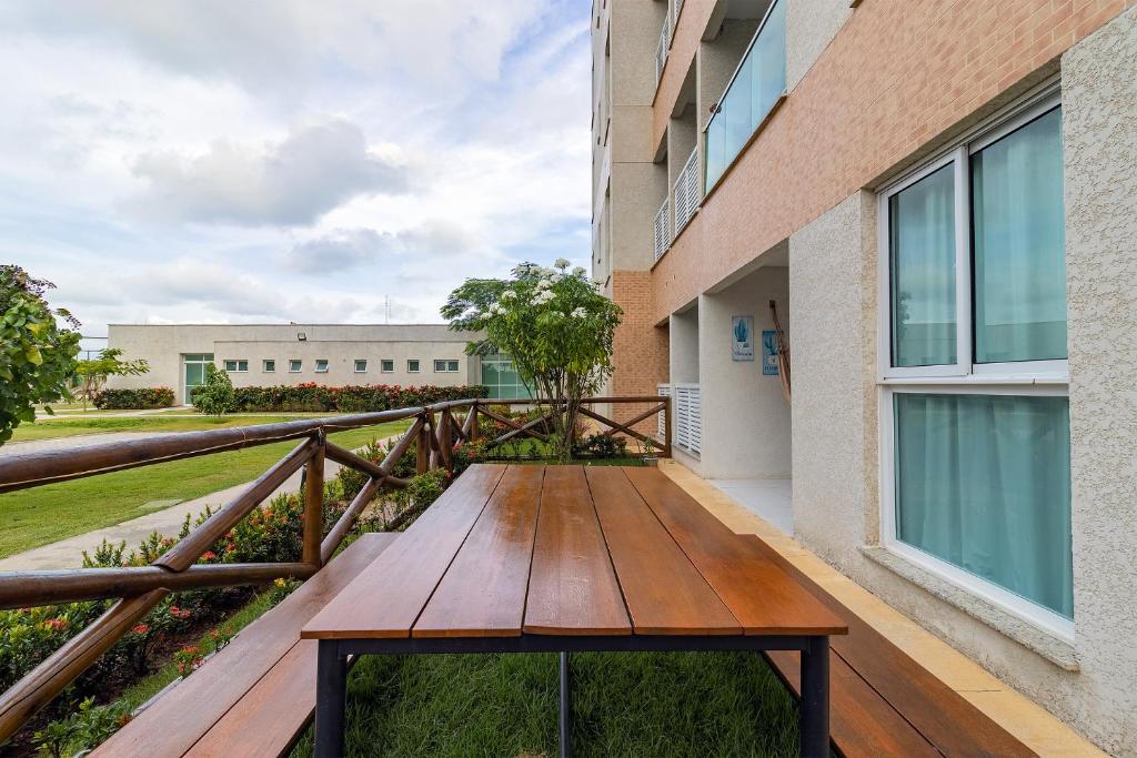  Muro Alto Condomínio Clube Com Jardim por Carpediem