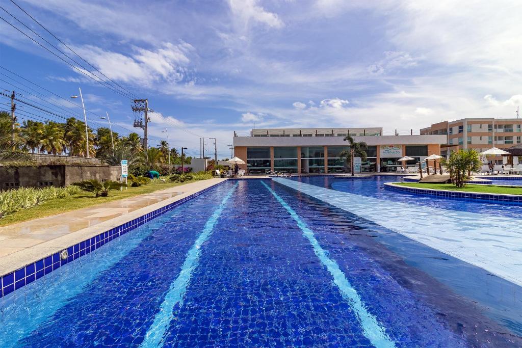  Muro Alto Condomínio Clube Com Jardim por Carpediem