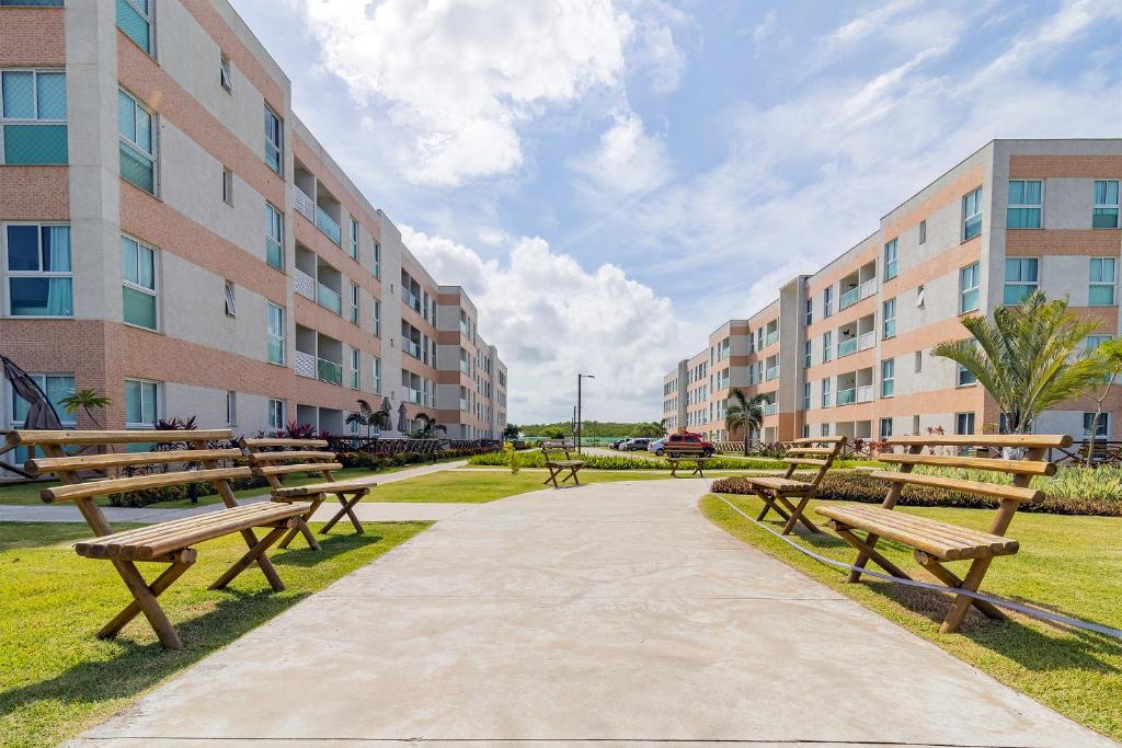  Muro Alto Condomínio Clube Com Jardim por Carpediem