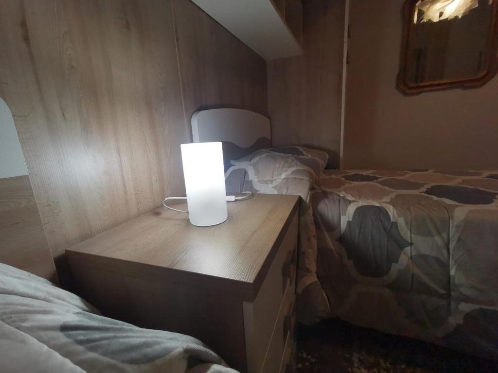 Łóżko lub łóżka w pokoju w obiekcie Wow Home - 175 mq - posteggio privato - davanti porto traghetti - fino a 10 posti letto