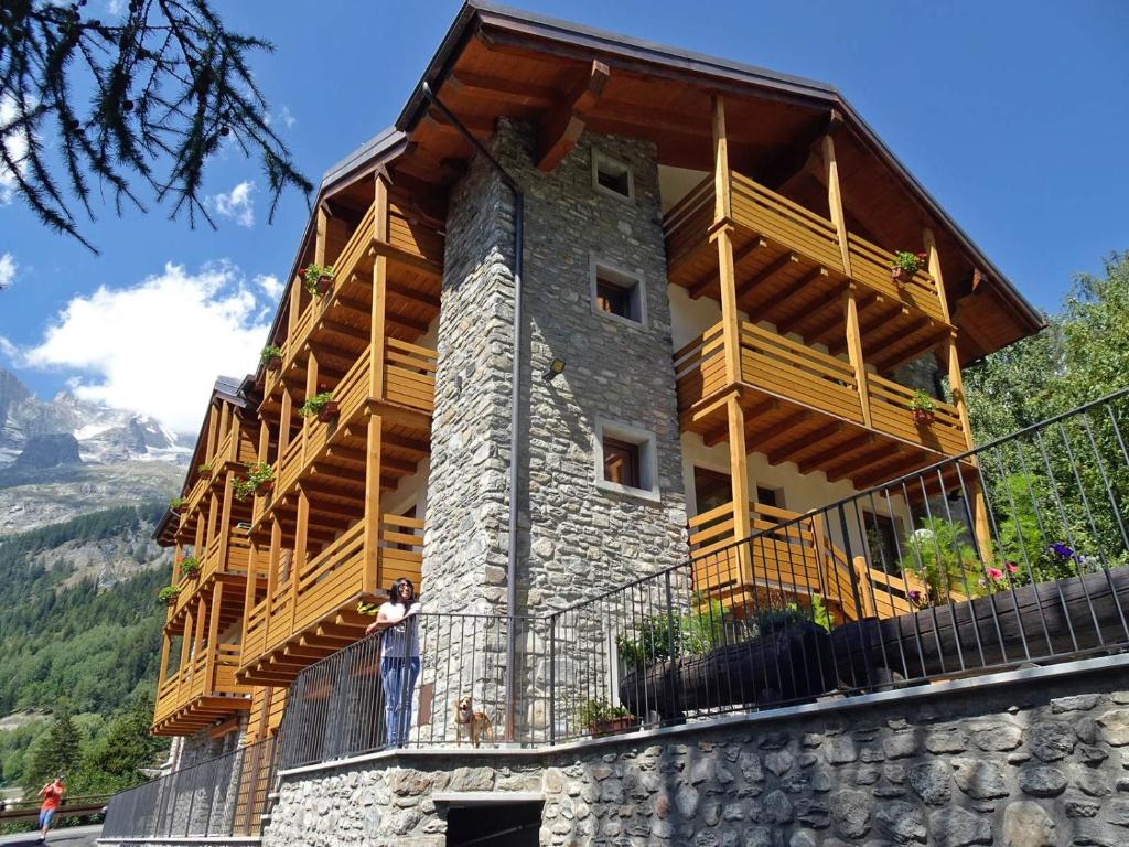 Nespecifikovaný výhled na hory nebo výhled na hory při pohledu z hotelu