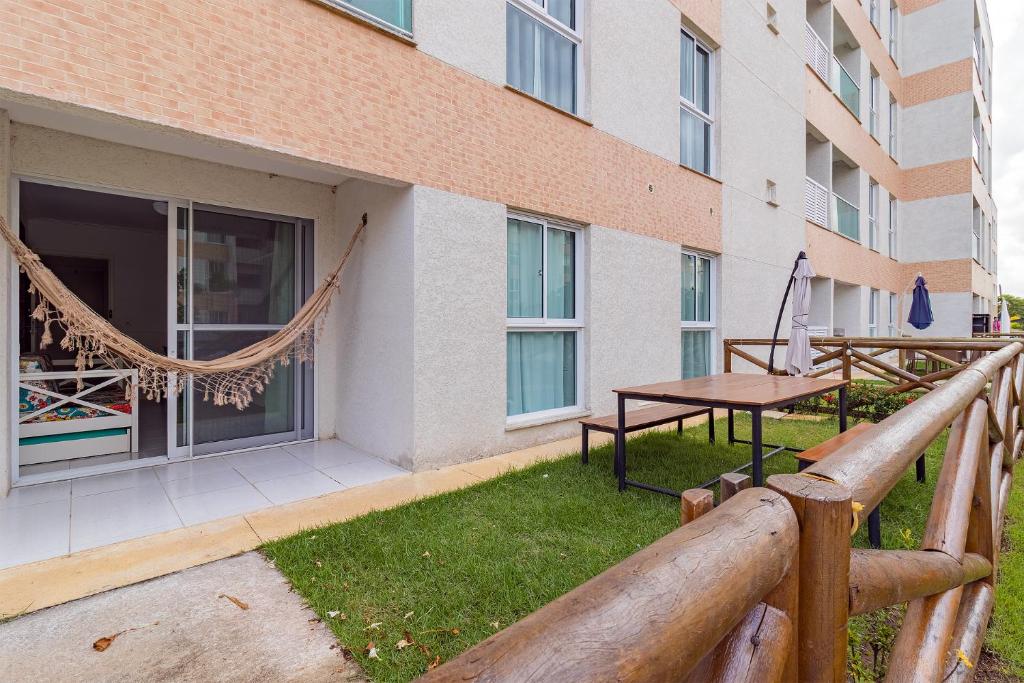  Muro Alto Condomínio Clube Com Jardim por Carpediem