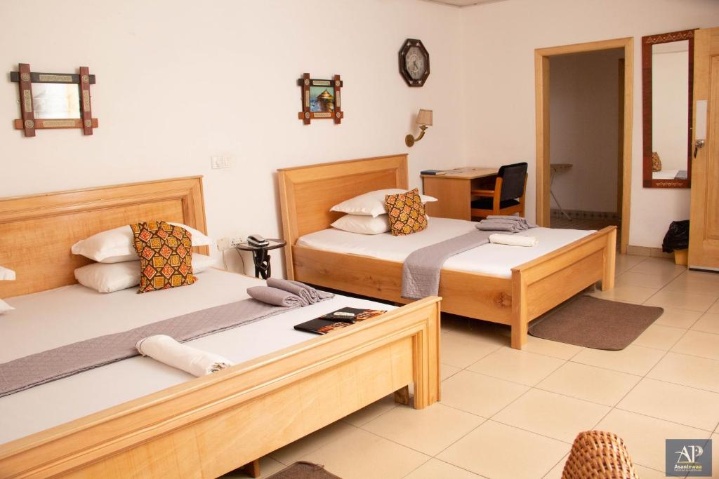 מיטה או מיטות בחדר ב-Asantewaa Premier Hotel