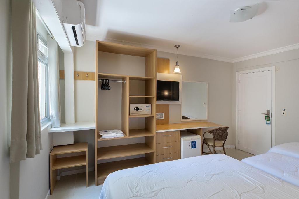  Miramar Hotel