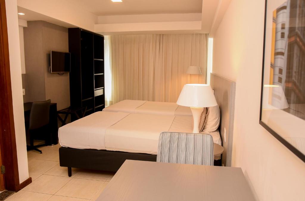 Tempat tidur dalam kamar di Executive Hotel