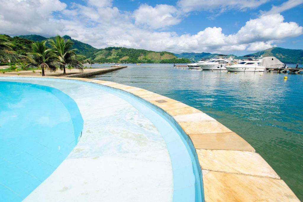  Casa em condomínio de alto padrão - Angra dos Reis