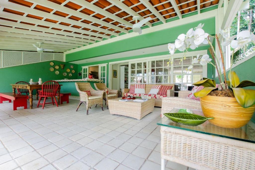  Casa em condomínio de alto padrão - Angra dos Reis