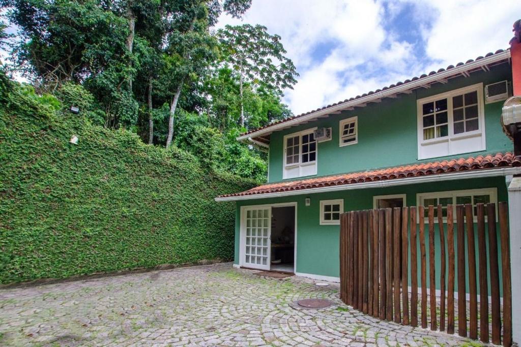  Casa em condomínio de alto padrão - Angra dos Reis