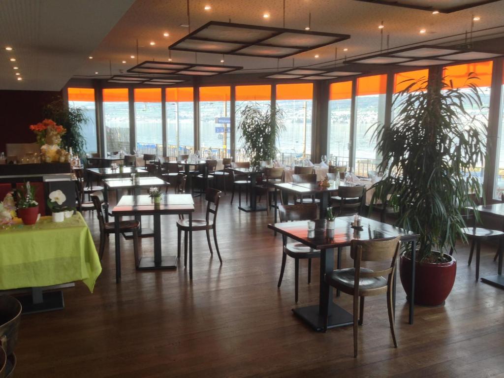 Restaurace v ubytování Hotel Engel am Bahnhof