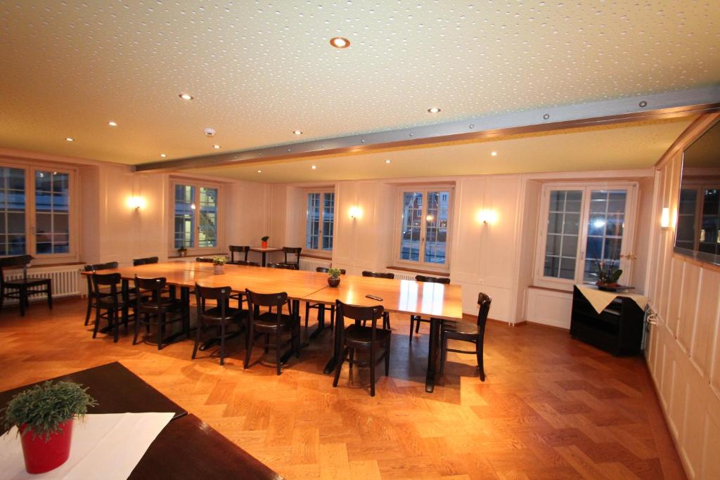 Restaurace v ubytování Hotel Engel am Bahnhof