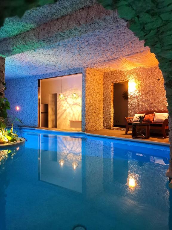 Bazén v ubytování Mayan Majesty Boutique Hotel nebo v jeho okolí