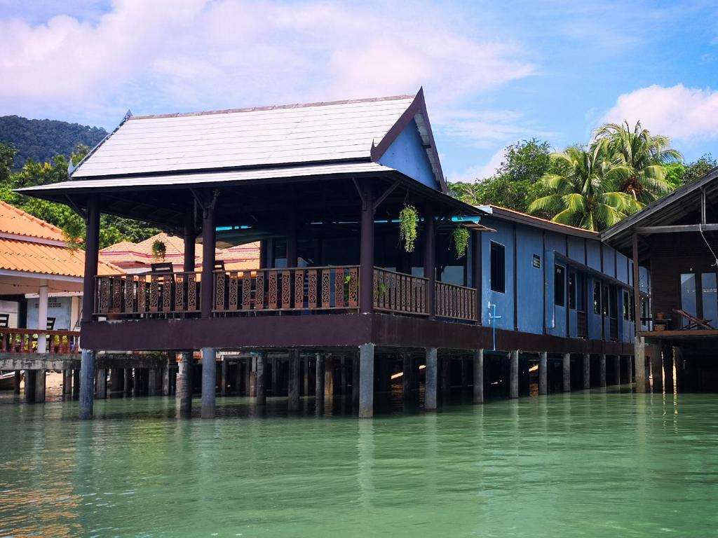 a house sitting on top of a body of water at Tonmai Aquablue in Ko Lanta