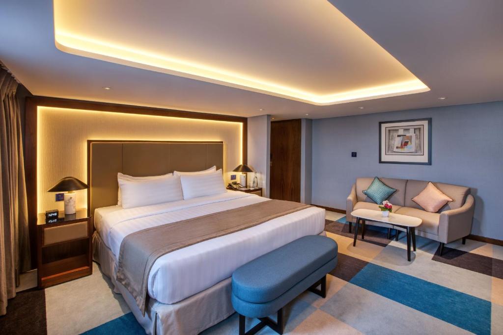 Queen Elizabeth 2 Hotel - 