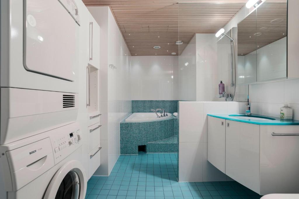 2ndhomes Luxury Kamppi Center Apartment with Spa and Terrace - Superior Apartment
