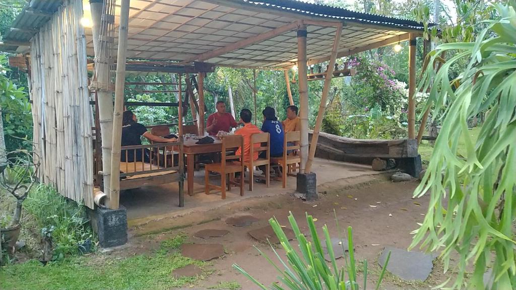Zahrada ubytování ESA di Kubu Homestay