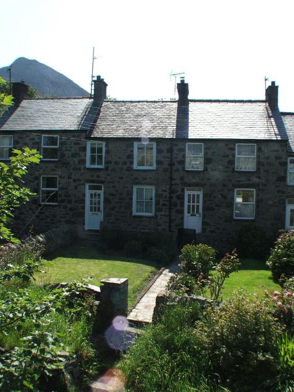 Pen Llyn Quarryman's Cottage in Trevor, Gwynedd, Wales