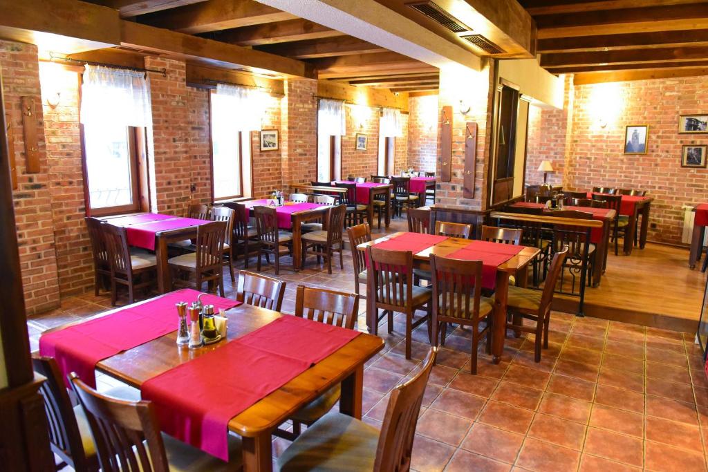 Restaurace v ubytování Family Hotel Lazur