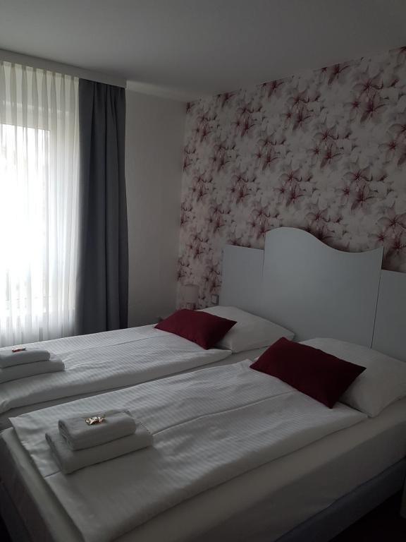 Postel nebo postele na pokoji v ubytování Hotel und Restaurant Rosenkranz