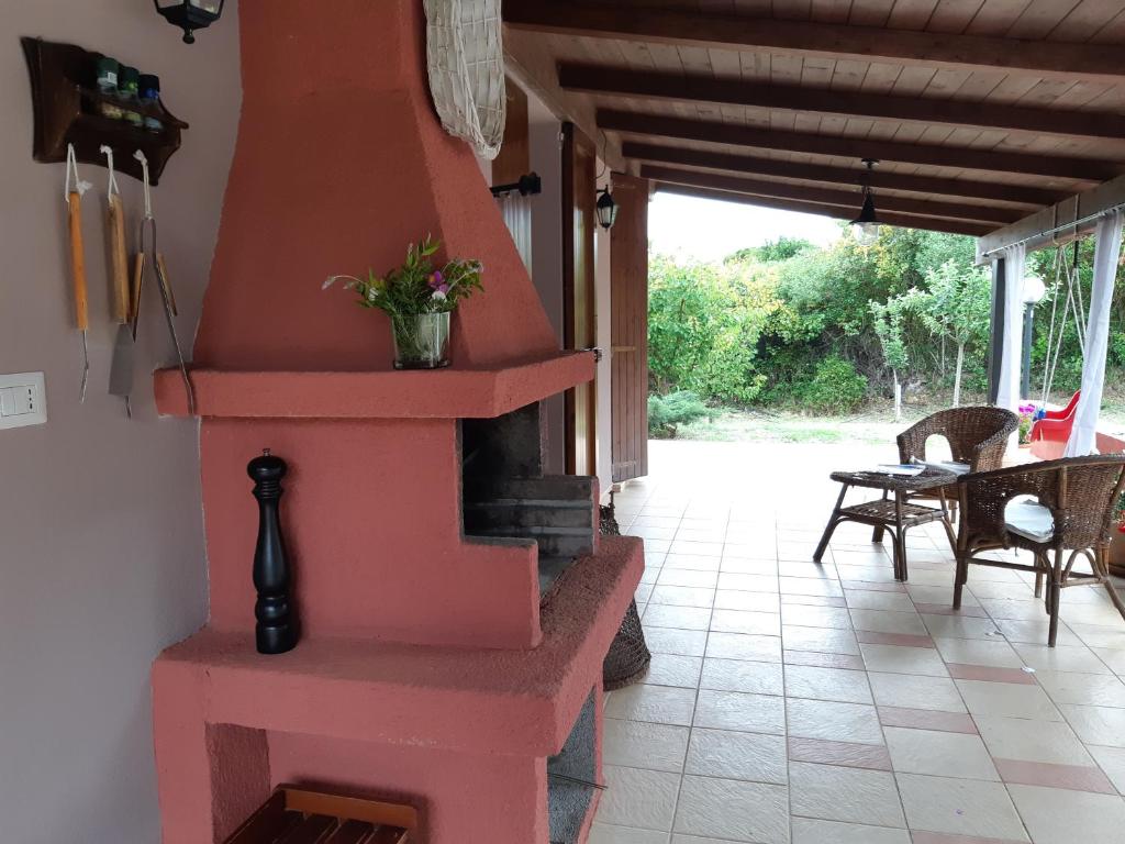 Balkon lub taras w obiekcie Laurus Jacuzzi villa Alghero Valverde 122
