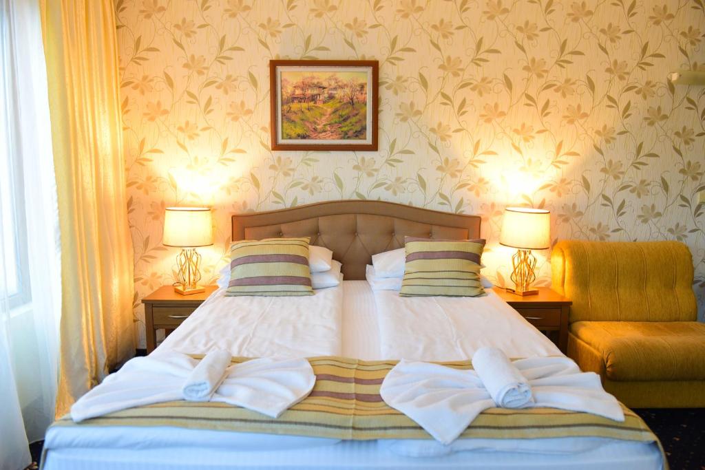 Postel nebo postele na pokoji v ubytování Family Hotel Lazur