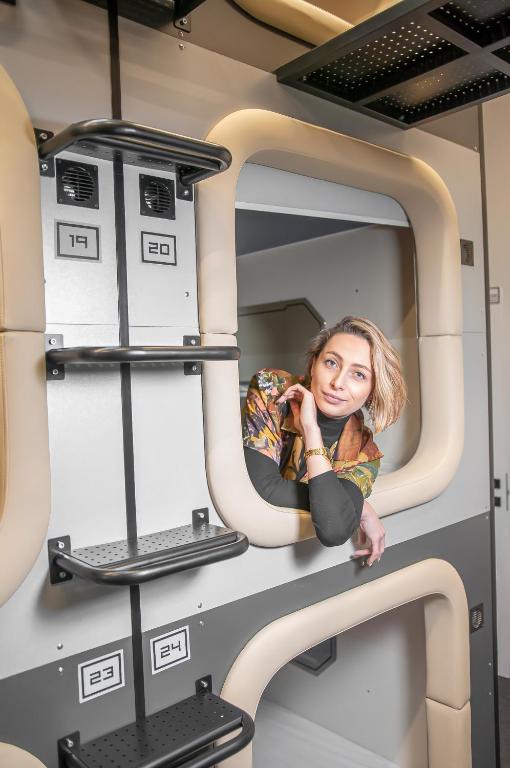 Hosté ubytování AV-2 capsule hotel
