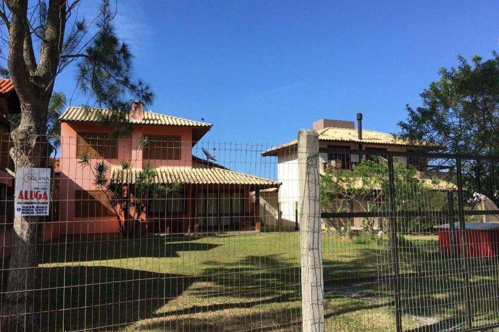  Excelente casa 50 metros da praia