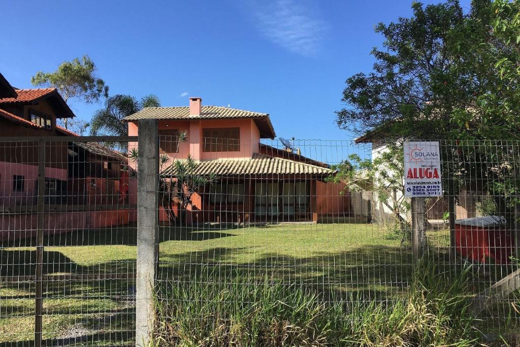  Excelente casa 50 metros da praia