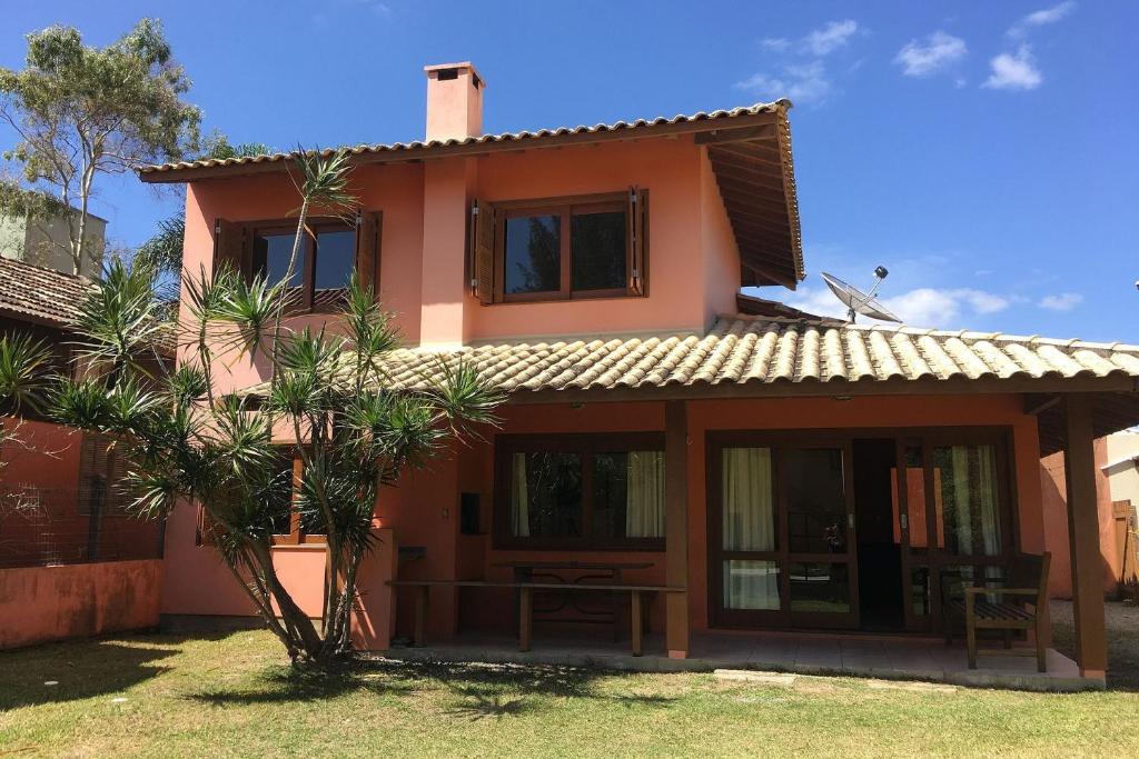  Excelente casa 50 metros da praia