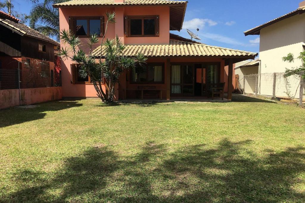  Excelente casa 50 metros da praia