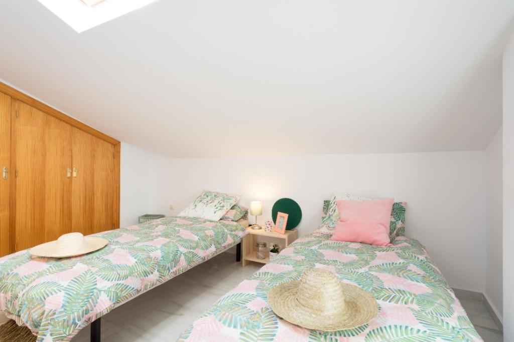 Łóżko lub łóżka w pokoju w obiekcie Hygge Apartment Center Near to the beach Free Parking 2R