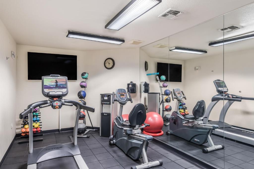 Fitness centrum a/nebo fitness zařízení v ubytování Red Lion Inn & Suites Goodyear