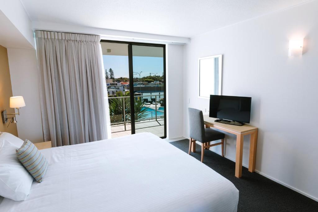 Postel nebo postele na pokoji v ubytování Ramada Hotel & Suites by Wyndham Ballina Byron