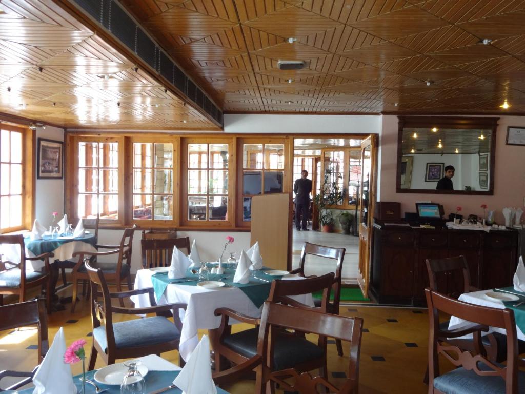 Restaurace v ubytování Hotel Combermere