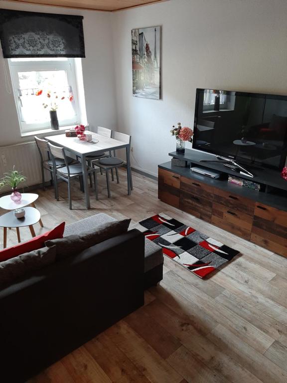 TV a/nebo společenská místnost v ubytování Ferienwohnung Bonny, Limbach-Oberfrohna