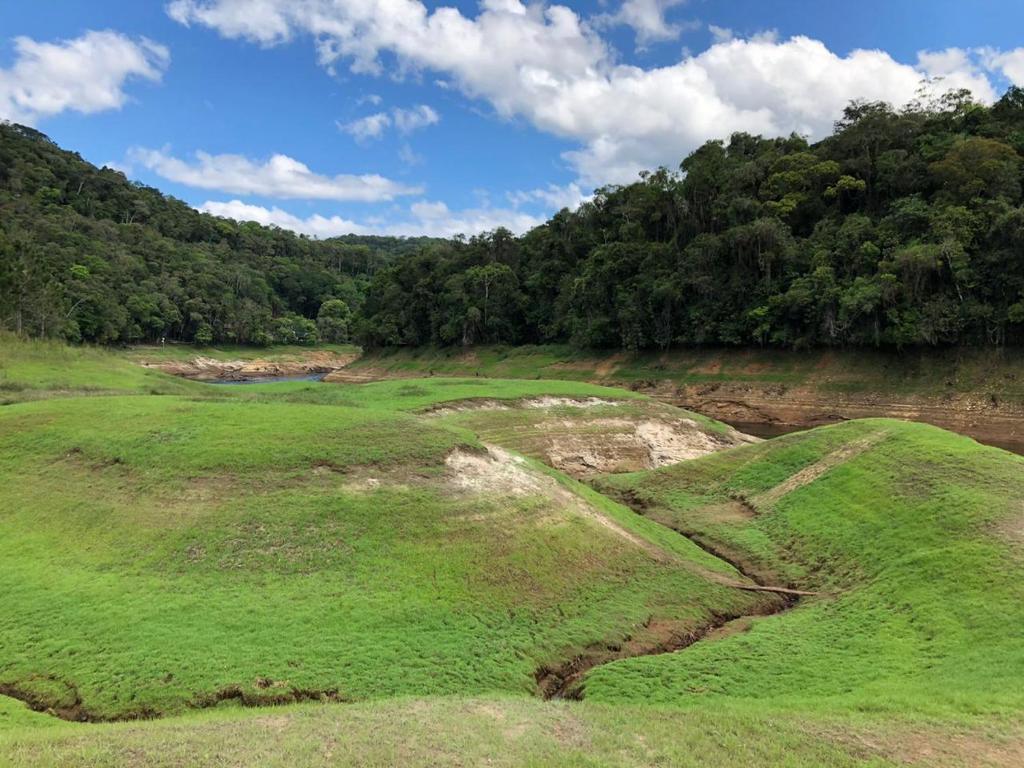  Chácara pé na água em meio à Mata Atlântica com piscina