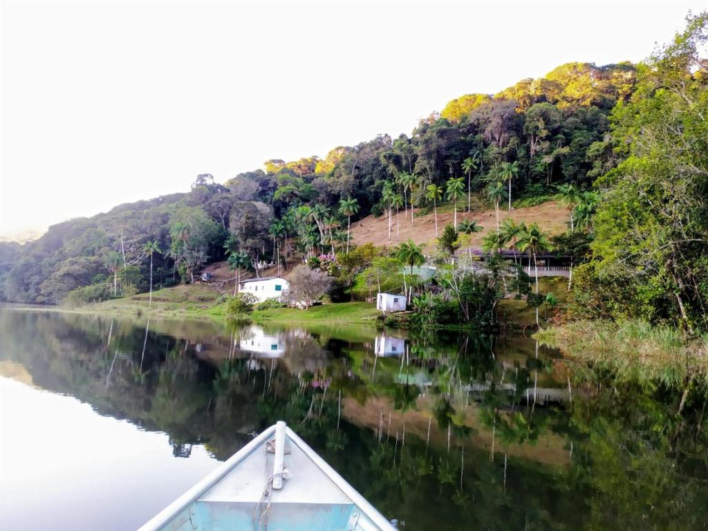  Chácara pé na água em meio à Mata Atlântica com piscina