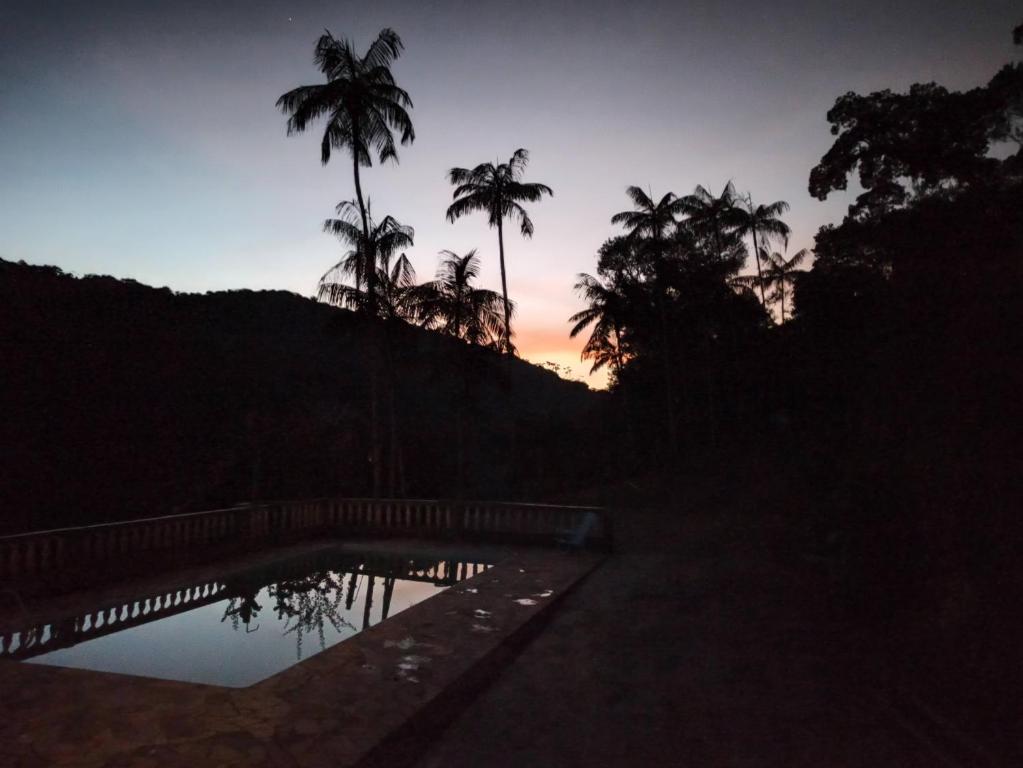  Chácara pé na água em meio à Mata Atlântica com piscina
