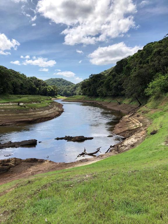  Chácara pé na água em meio à Mata Atlântica com piscina