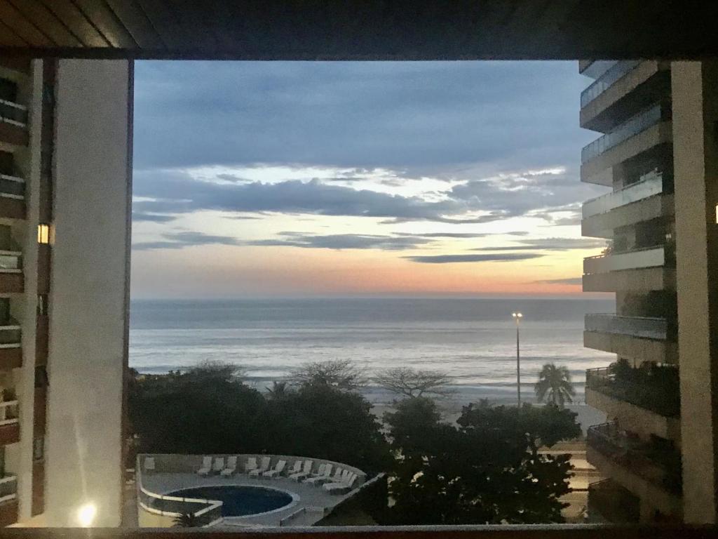  CaviRio EC26 - Linda casa em São Conrado