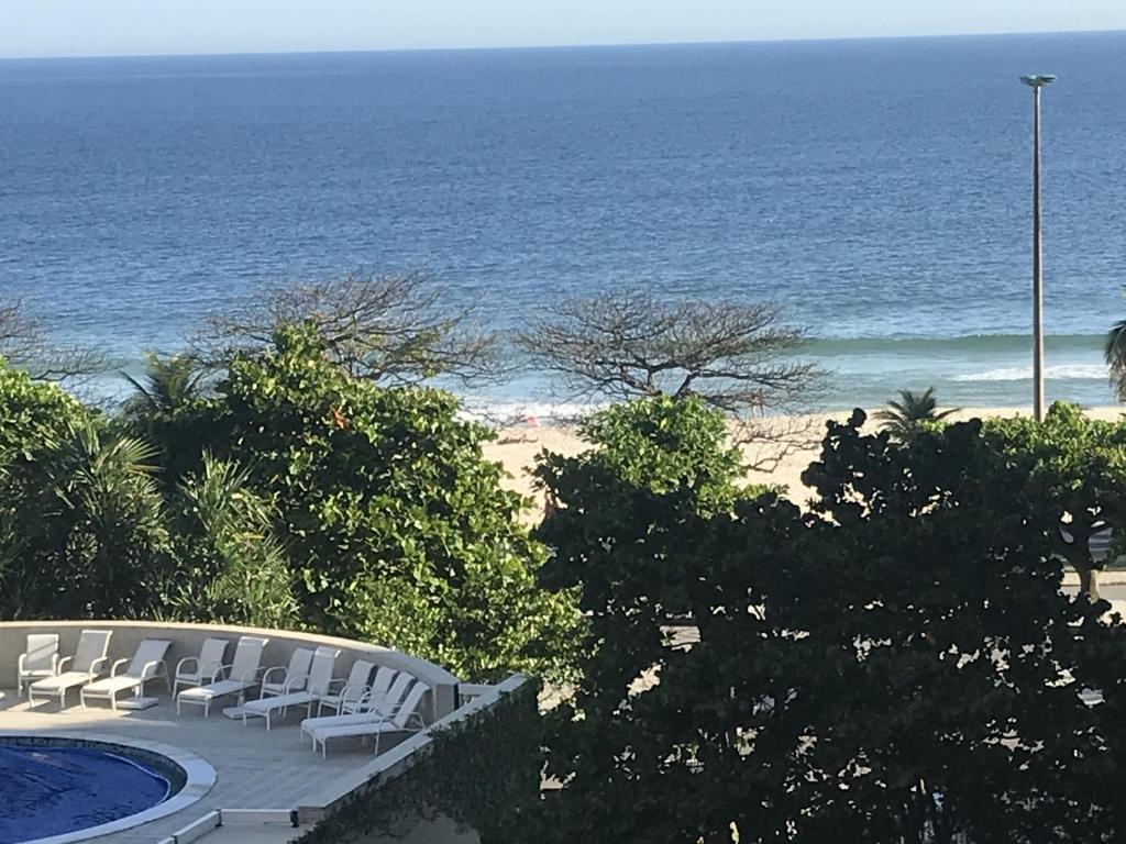  CaviRio EC26 - Linda casa em São Conrado