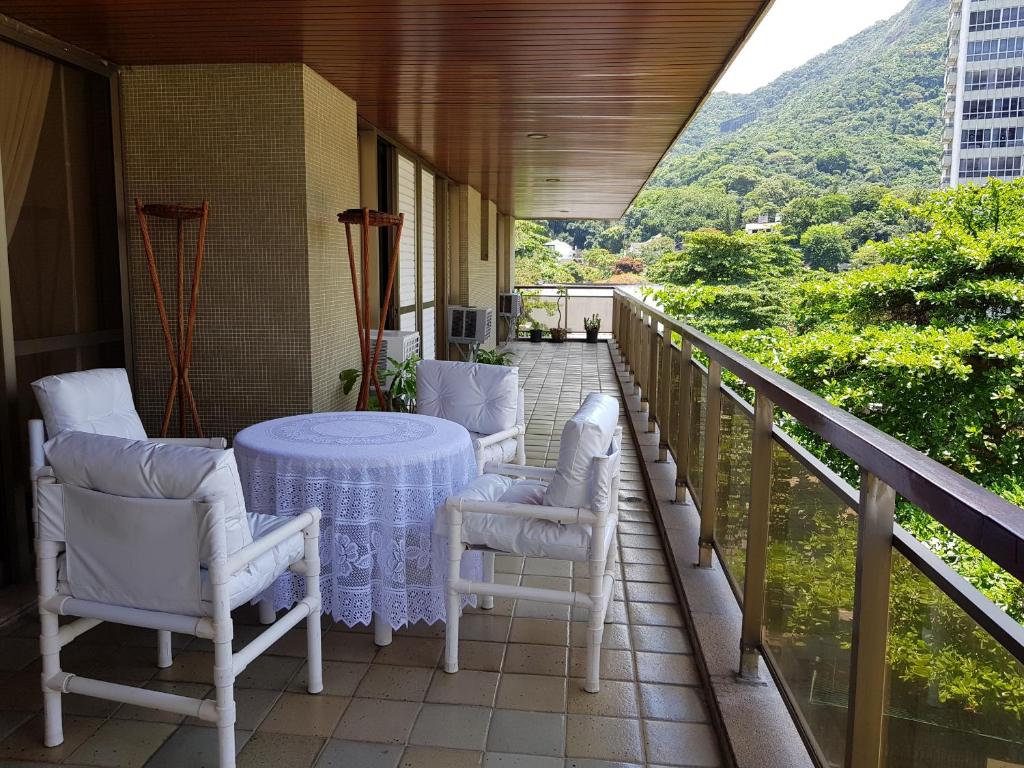  CaviRio EC26 - Linda casa em São Conrado