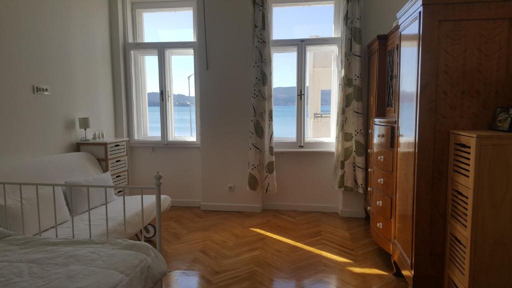 Postel nebo postele na pokoji v ubytování Room next to Porto Montenegro