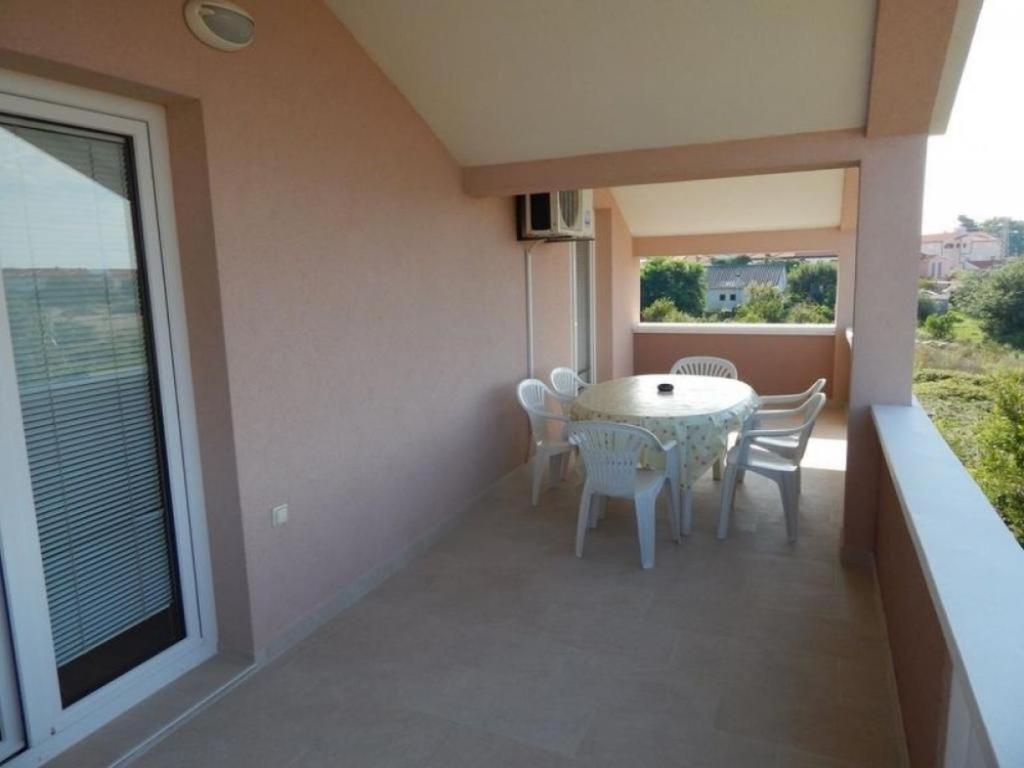 Zdjęcie z galerii obiektu Family friendly Apt Nin with a swimming pool w Nin