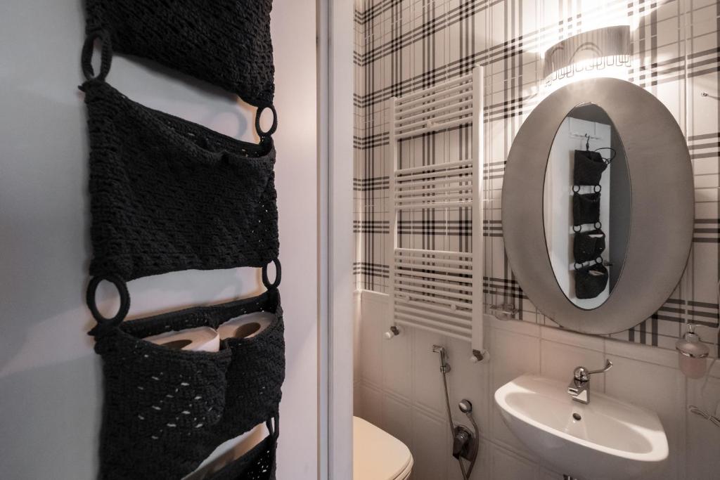 A bathroom at CconfortHotels R&B Cavour