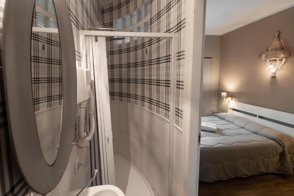A bed or beds in a room at CconfortHotels R&B Cavour