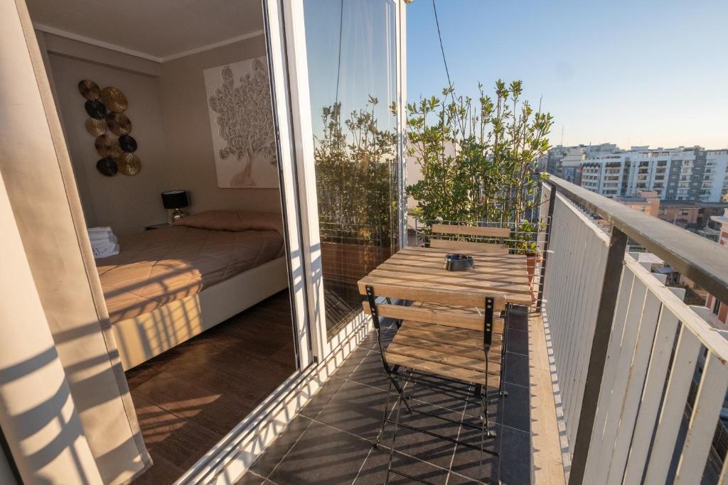 A balcony or terrace at CconfortHotels R&B Cavour