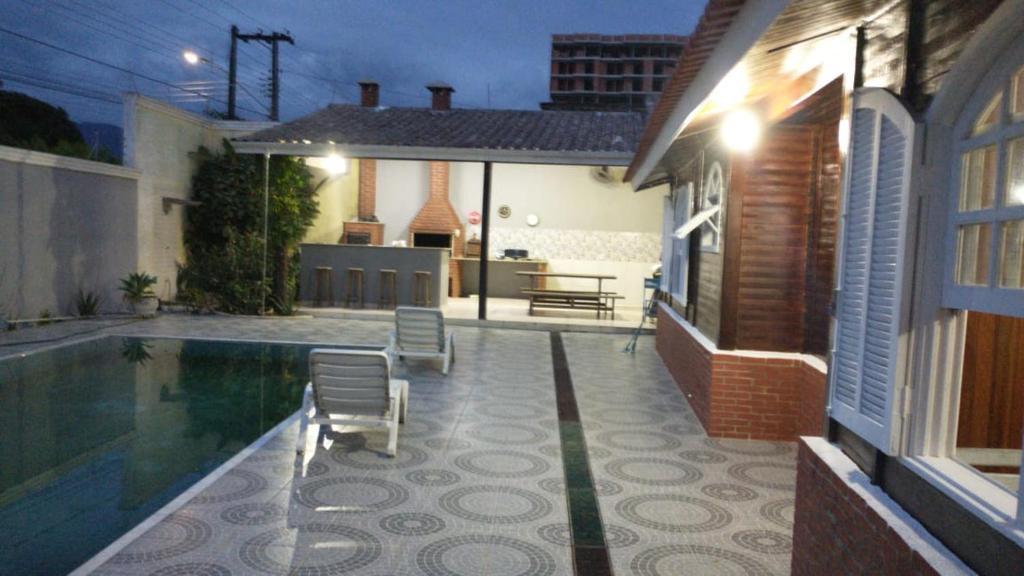  CASA TOP COM PISCINA 500 METROS DA PRAIA