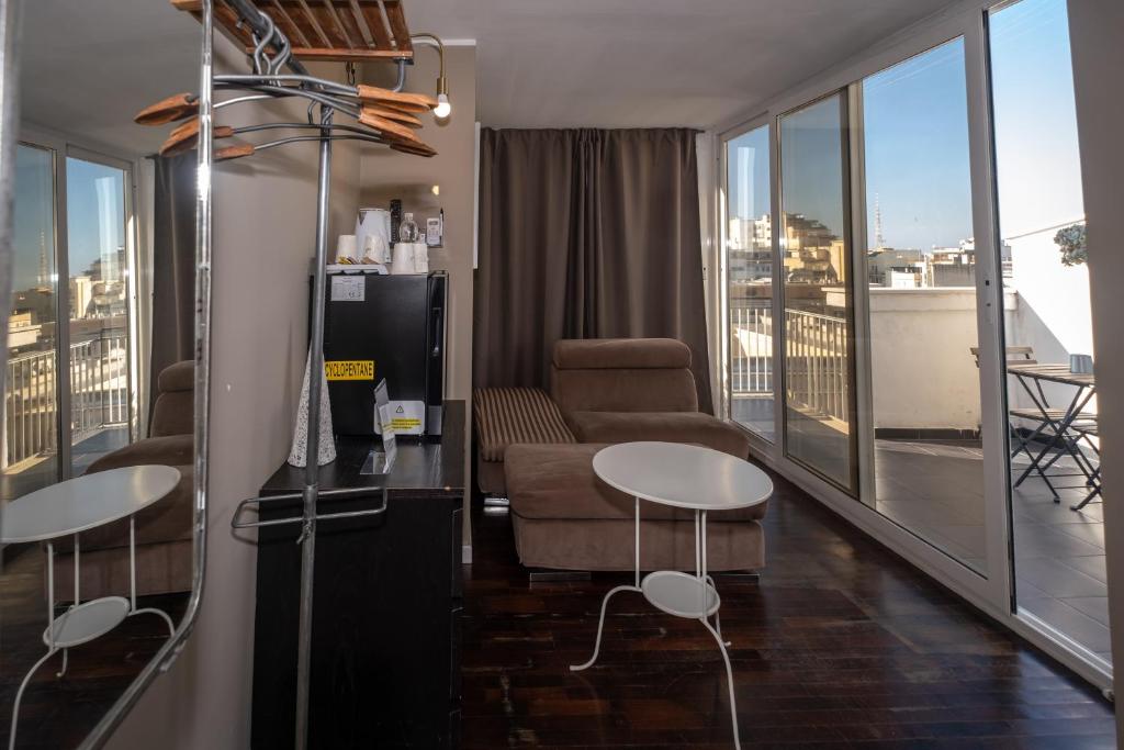 A kitchen or kitchenette at CconfortHotels R&B Cavour